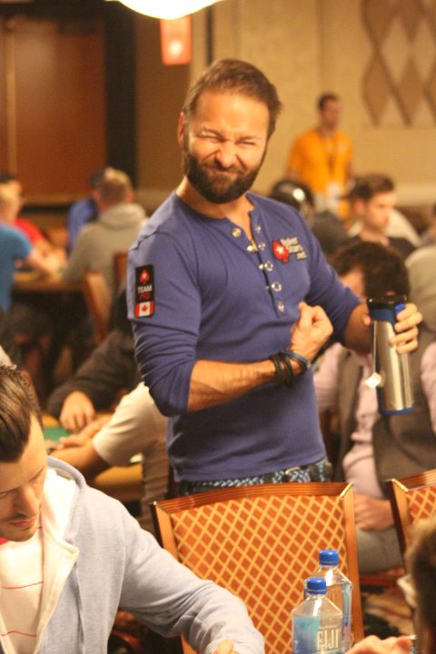 Daniel Negreanu pose
