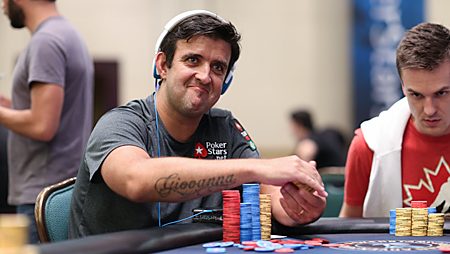 André Akkari Avança Para Reta Final do LAPT Bahamas, Com 10 Jogadores Restantes
