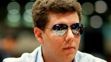 Ari Engel Tony Dunst e Mulheres Formam a Mesa Final do Main Event do Aussie Millions