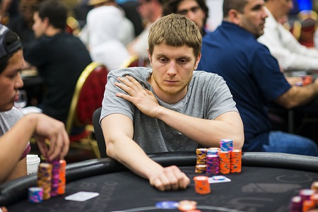 Akkari é Eliminado no Dia 2 do WPT LA Poker Classic, Sam Soverel Lidera