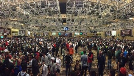 No Top 10, Antonio Bassani Lidera Brasileiros no Dia 2 do Monster Stack da WSOP