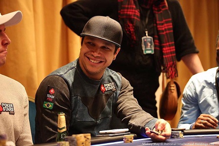 Acompanhe Felipe Mojave Ao Vivo no Dia 4 do EPT Praga