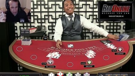 VÍDEO: Dealer de Cassino Distribui Carta de Baixo e é Suspeito de Fraude