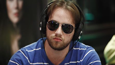 Evandro Vitoy Lidera Três Brasileiros no Dia 2 do Evento 37 da WSOP