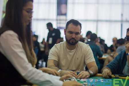 Ariel Bahia é Campeão do Bigger $215