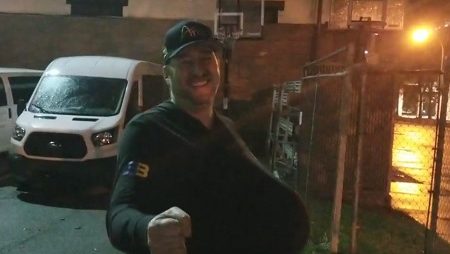[VÍDEO] Phil Hellmuth Mita em Aposta de Basquete e Fatura US$ 15 Mil