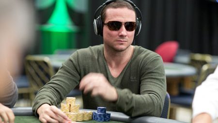 Dois Brasileiros Avançam Para o Dia 2 do Evento #13: Big Blind Antes $1,500 No-Limit Hold’em