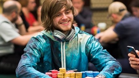 Charlie Carrel quer transformar $ 50 em $ 10.000 enquanto transmite tudo pela Twitch