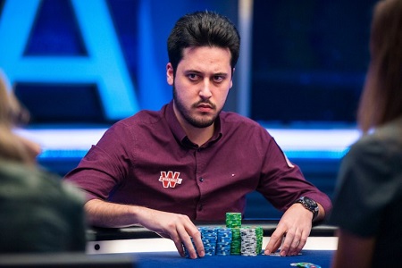 Adrian Mateos Lidera o Dia Inaugural do High Roller do Caribbean Poker Party