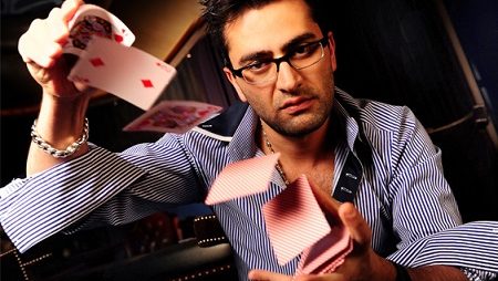 Luta entre Antonio Esfandiari e Kevin Hart será em abril