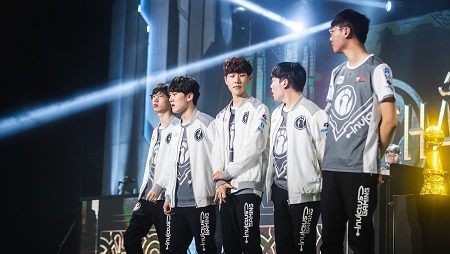 Invictus Gaming avança ilesa para os playoffs do MSI