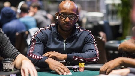 Femi Fashakin lidera a mesa final do BIG 50 da WSOP