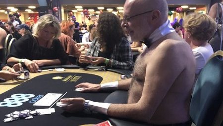 Dealers são obrigados a trabalhar sem camisa no Ladies Event do Battle of Malta