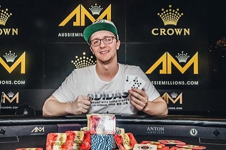 Kahle Burns fatura US$ 1.198.300 ao vencer o A$ 100.000 Challenge do Aussie Millions 2020