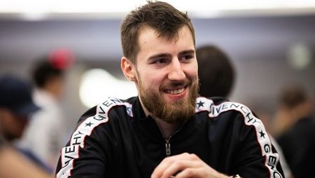 Wiktor Malinowski ganha pote de US$ 500 mil com a pior mão do poker