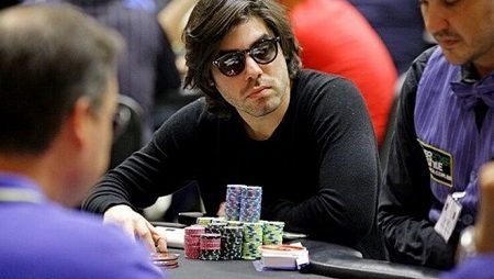 José “Neto Gol” Neto e Eduardo “VdZzZ” Mansho fazem a dobradinha verde e amarela no pódio do evento #32 M da WCOOP