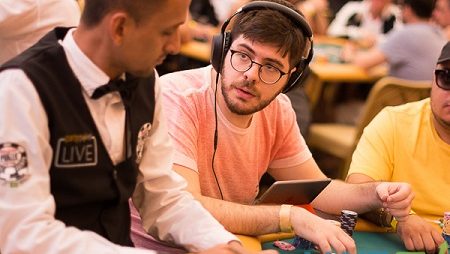 Thiago Crema e Guilherme Decourt estão entre os 18 classificados do Dia Final do Main Event Medium PLO do WCOOP
