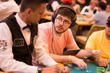 Thiago Crema e Guilherme Decourt estão entre os 18 classificados do Dia Final do Main Event Medium PLO do WCOOP