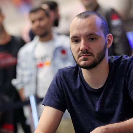 Douglas “doudolares” Schiochett ficou com a prata no $250 Daily Main Event da WSOP Online