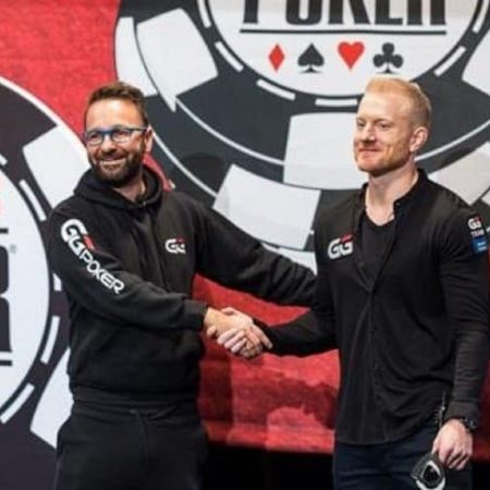 Jason Koon assina com o GGPoker