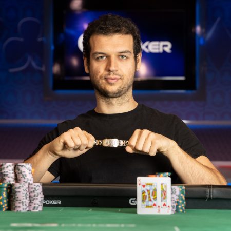 Michael Addamo bate Justin Bonomo no $50K High Roller e conquista terceiro bracelete da WSOP