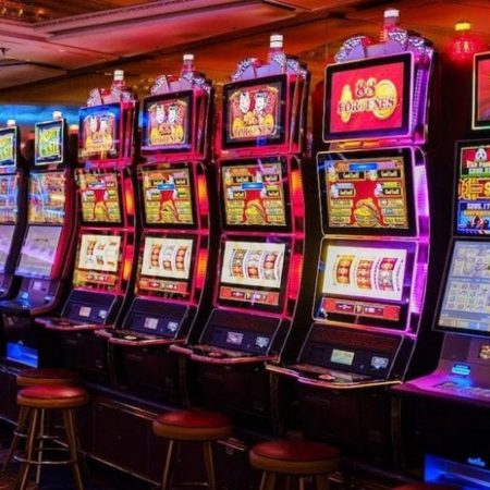 Jogador esquece jackpot de US$ 229 mil em máquina e polícia inicia caçada para devolver prêmio