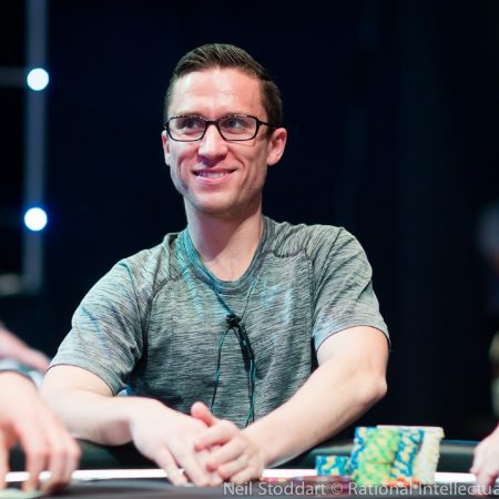 Daniel Dvoress lidera o $75K da Triton Vietnã