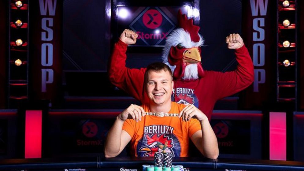 Aleksejs Ponakovs bate Phil Ivey no HU do Evento #42 da WSOP e leva o seu segundo bracelete