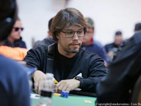 Marcelo Betto puxa três brasileiros na mesa final do Main Event Medium do WCOOP