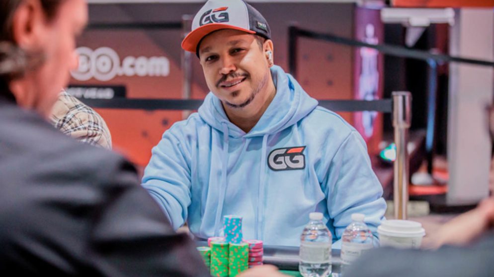 Felipe Mojave passa ao Dia 2 do US$ 10K Short Deck NLH