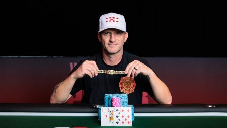 Bombeiro Scott Dulaney apaga adversários e é campeão do Evento #31 da WSOP