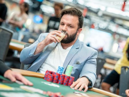 Vitor Dzivielevski e Yuri Martins passam ao Dia 2 do US$ 5K 8-Max da WSOP