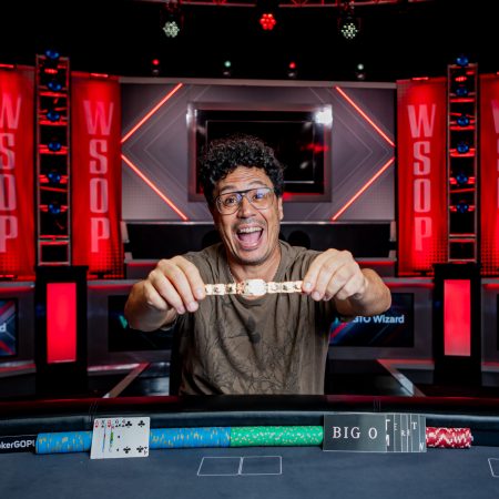 Julio Belluscio é campeão do Evento #73 da WSOP