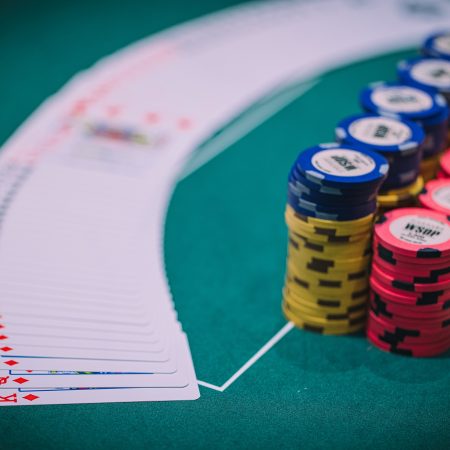 WSOP 2026 cria sistema para jogadores avaliarem dealers e gera debate no poker