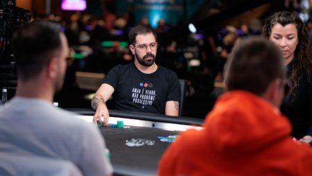 Felipe Boianovsky lidera 17 brasileiros nos dias iniciais do Estrellas Poker Tour