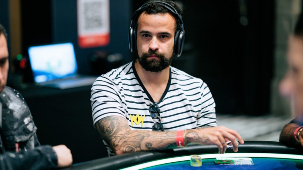 Ramon Kropmanns e Regina Cassab passam para o Dia 2 do Torneio dos Campeões da WSOP