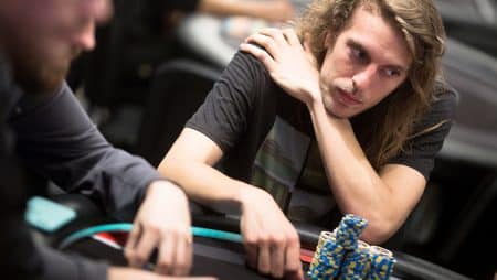 Bert Stevens leva premiação recorde pelo título no Main Event da WSOP Online
