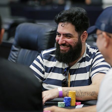 Elias Neto, Cairo El Kadre e Bruno Volkmann jogam o Dia 2 do Main Event do EPT Praga