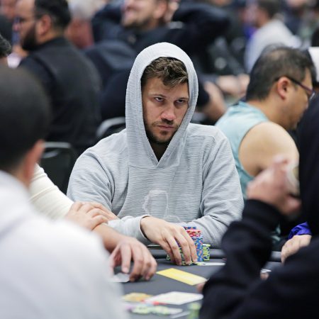 Kelvin Kerber é o líder no Dia 1 do 100K Super High Roller do BSOP Millions