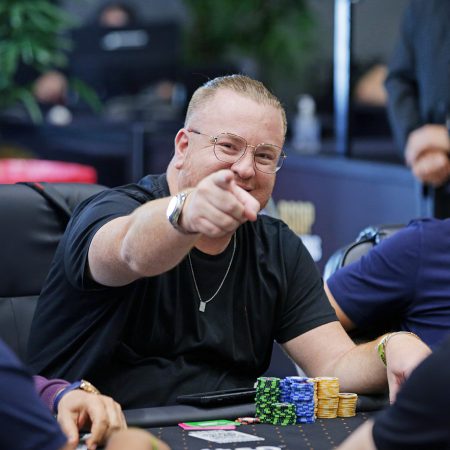 Léo Rizzo estoura bolha e deixa Enio Bozzano de mãos vazias no R$ 30K BSOP Championship, assista