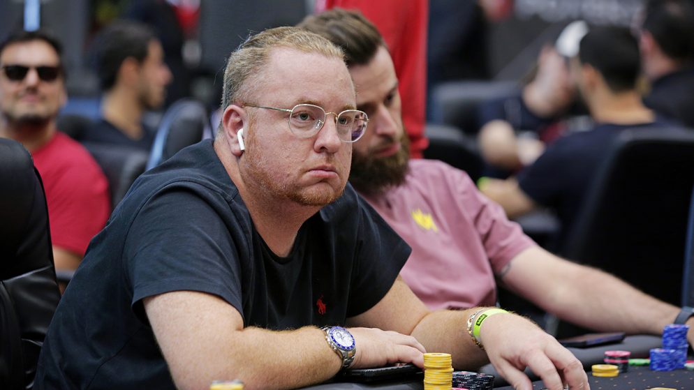 Léo Rizzo avança no top 10 do Evento #3 da WSOP