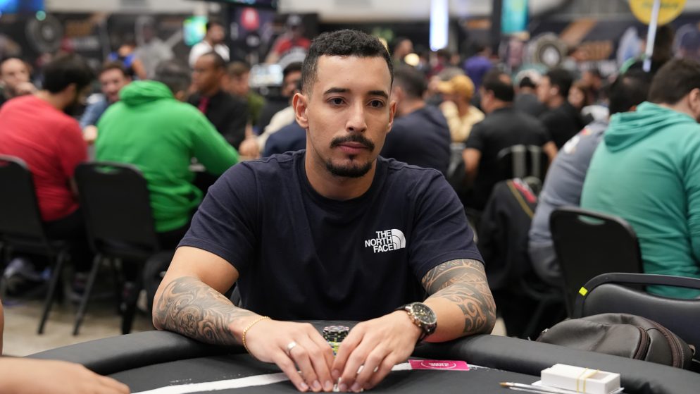 Luís Rocha lidera time brasileiro no Dia 3 do Main Event Medium do SCOOP