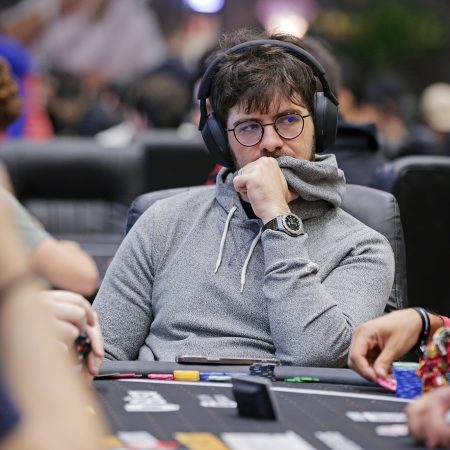 Thiago Crema lidera 28 brasucas no Dia Final do Sunday Million