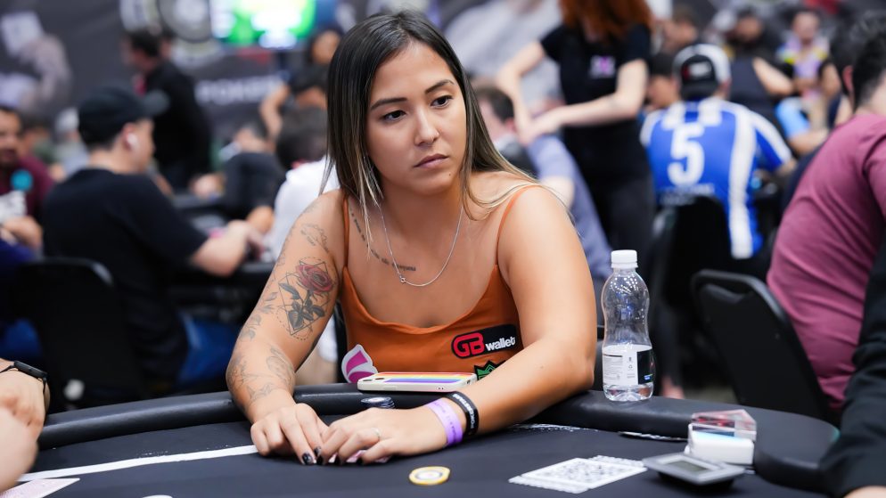 Bárbara Akemi é campeã do $55 Mini Bounty Builder HR