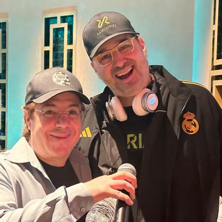 Poker reúne profissionais e celebridades em fim de semana de Super Bowl em Las Vegas