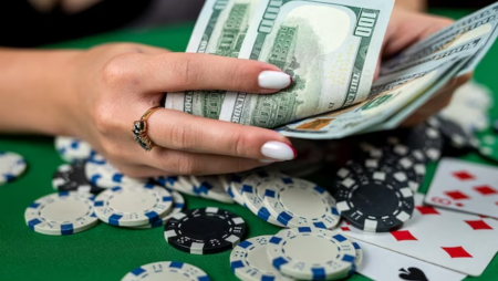 Torneio tradicional no PokerStars tem grande overlay e vira “Sit & Go” de 9 jogadores; brasileiro é campeão