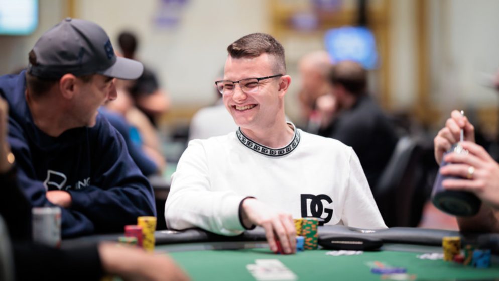 Alex Kulev lidera Dia 1 do US$ 100K Main Event da Triton Series Jeju