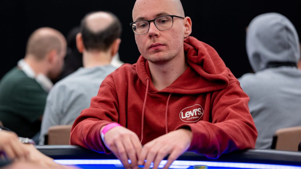 Tobias Schwecht lidera o Dia 1 do US$ 20K NLH da Triton Series Jeju