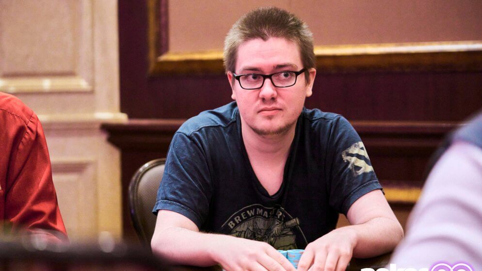 Isaac Kempton é um dos craques classificados no Dia 1B do Texas Poker Open