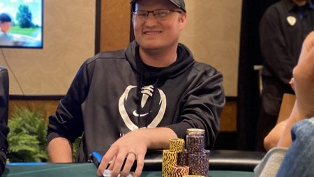 Josh Reichard tem larga vantagem nas últimas duas mesas do WPT Poker Showdown Championship
